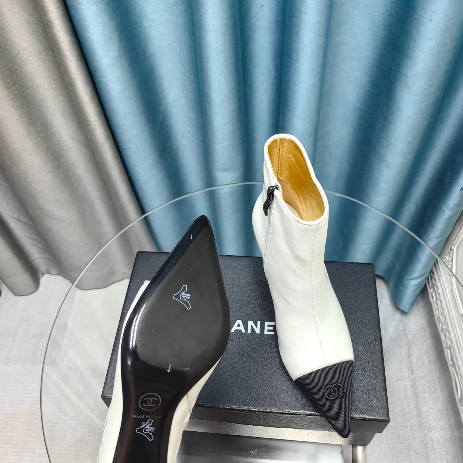 👟👟Ex-factory price 700👟👟Chanel 24B new pointed toe double C embroidered short boots Super handsome shoe shape😎 Cowhide upper, sheepskin lining, genuine leather outsole, 8cm heel height, Size: 35-39, other sizes can be customized